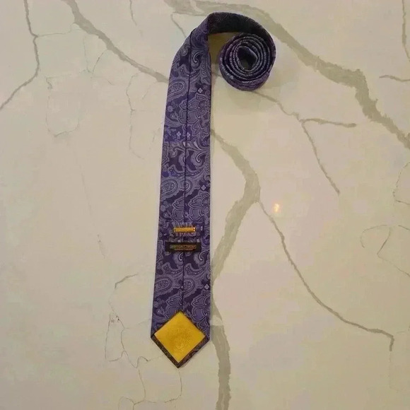 Donald J. Trump Signiture Collection Gold Bar Paisley 100% Silk Tie Purple Mens - Picture 3 of 7